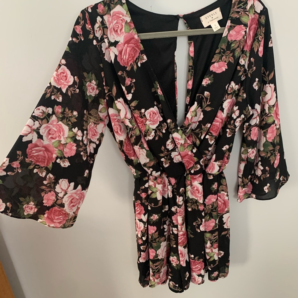 Like New Floral Francesca’s Romper - Sz L